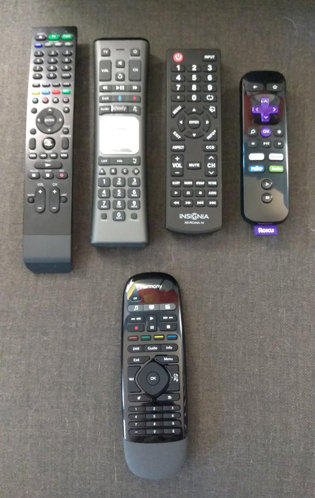 Logitech Harmony Smart Control with Smartphone App and Simple All In One Remote - Black customer photo 2
