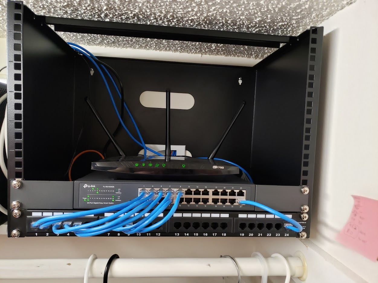 TP-Link TL-SG1024DE, 24 Port Gigabit Easy Smart Managed Ehternet Switch customer photo 1