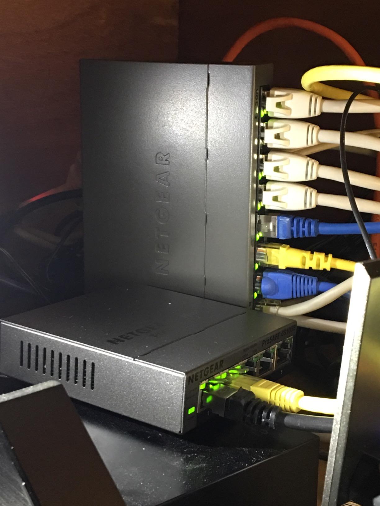 NETGEAR 5-Port Gigabit Ethernet Easy Smart Managed Switch (GS105Ev2) customer photo 1