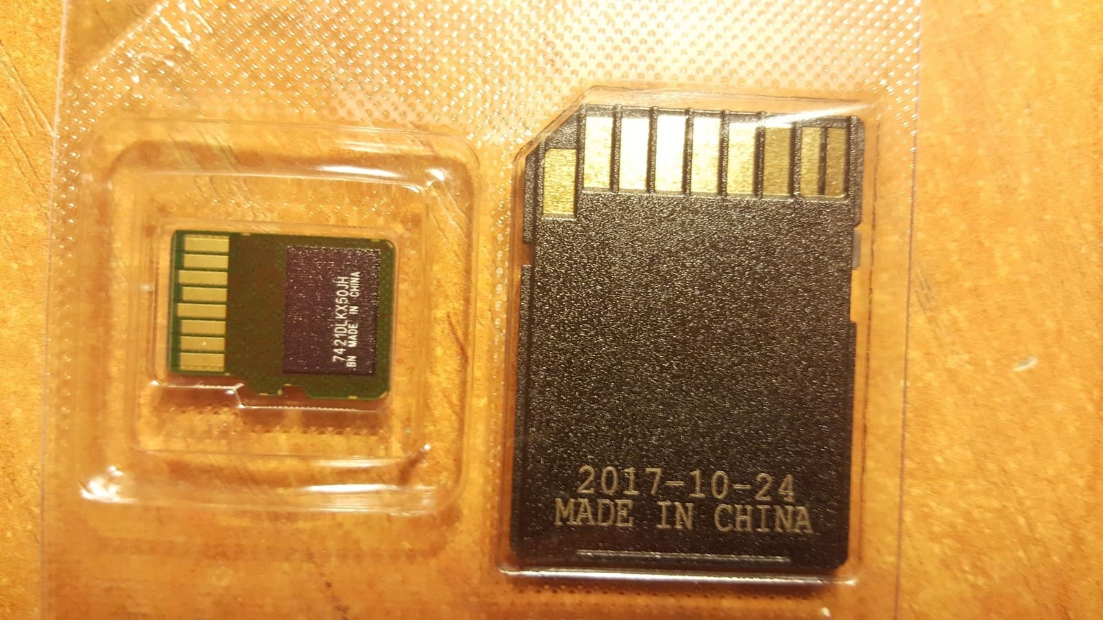 SanDisk High Endurance Video Monitoring Card with Adapter 64GB (SDSDQQ-064G-G46A), White customer photo 1