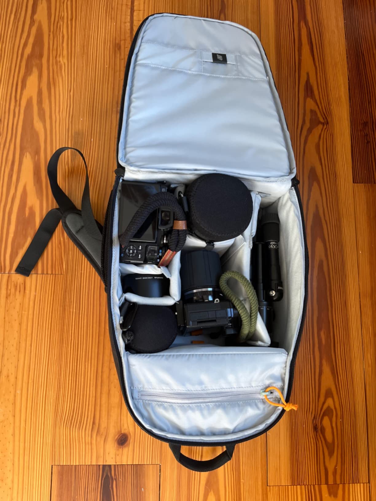Lowepro Tahoe BP 150, Camera Bag, Lightweight Compact Camera Backpack for Cameras, CSC, DJI Spark Drone, Black, 27.5 x 21.7 x 40.3 cm, Medium LP36892-PWW customer photo 1
