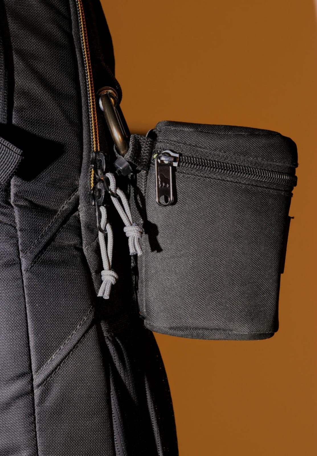 Lowepro LP36899PWW Slingshot Edge 250 AW - A Secure, Slim, Smart and Protective Sling for a Compact DSLR or DJI Mavic Pro/Mavic Pro Platinum,Black,9.06 x 4.72 x 8.27 in customer photo 1