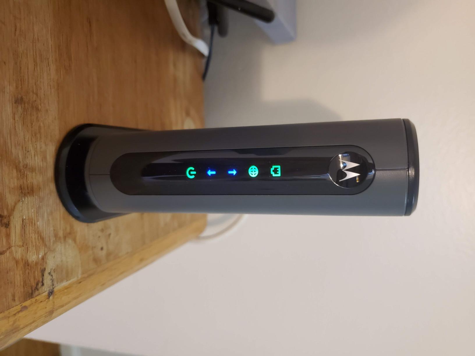 MOTOROLA 8x4 Cable Modem, Model MB7220, 343 Mbps DOCSIS 3.0, Certified by Comcast XFINITY, Time Warner Cable, Cox, BrightHouse, and More (No Wireless) customer photo 2