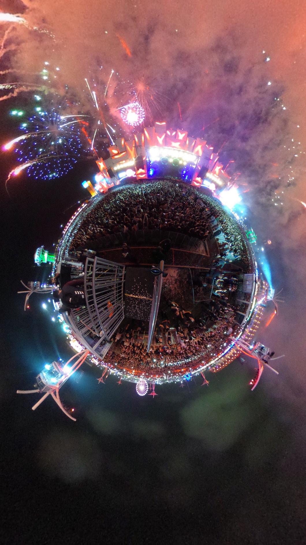 Ricoh Theta SC 360° Video and Still Camera (White) customer photo 2
