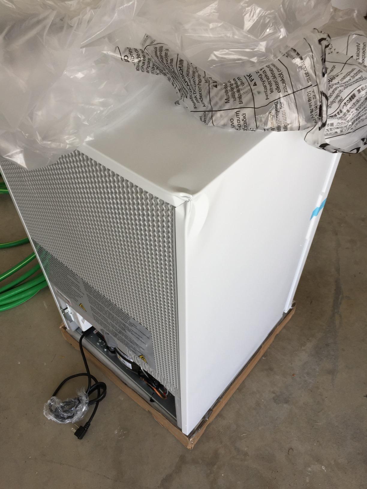 Koolatron Compact Upright Freezer, 3.1 cu ft (88L), White, Manual Defrost Design, Space-Saving Flat Back, Reversible Door, 3 Pull-Out Basket Shelves, for Apartment, Condo, Cottage customer photo 1