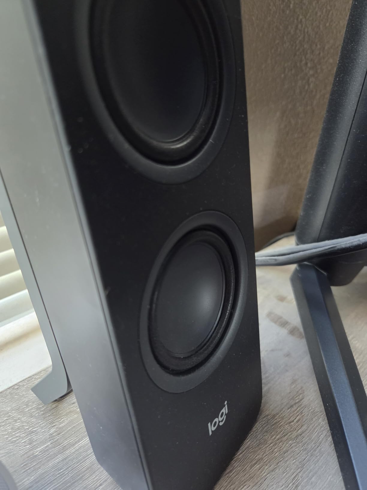 Logitech Z207 2.0 Stereo Computer Speakers with Bluetooth | 10 Watts peak power, active drivers with passive radiators, 3.5 mm input and headphone jack, ideal for PC setups customer photo 2