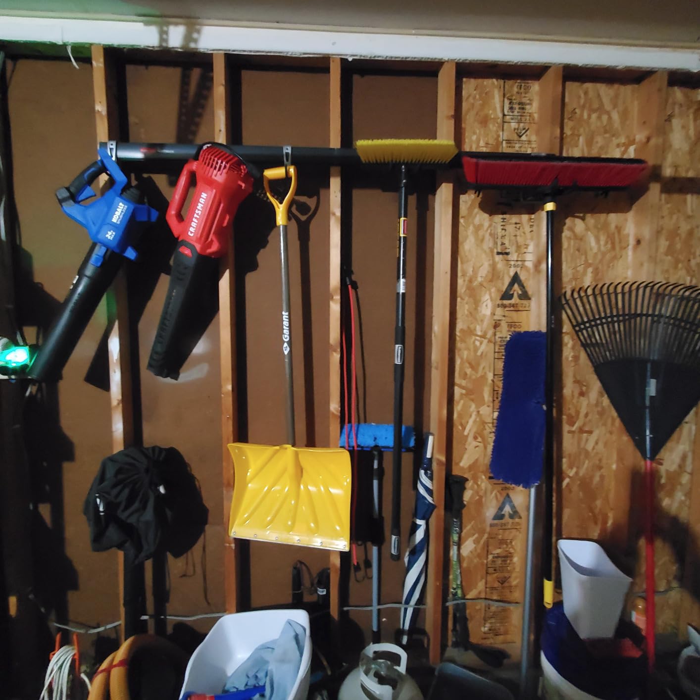 Rubbermaid Garage FastTrack 8-Piece Small Kit Black/Grey All-in-One Rail & Hook Wall Hanging Kit Wall Mounted Storage Solution for Home/Garage customer photo 2