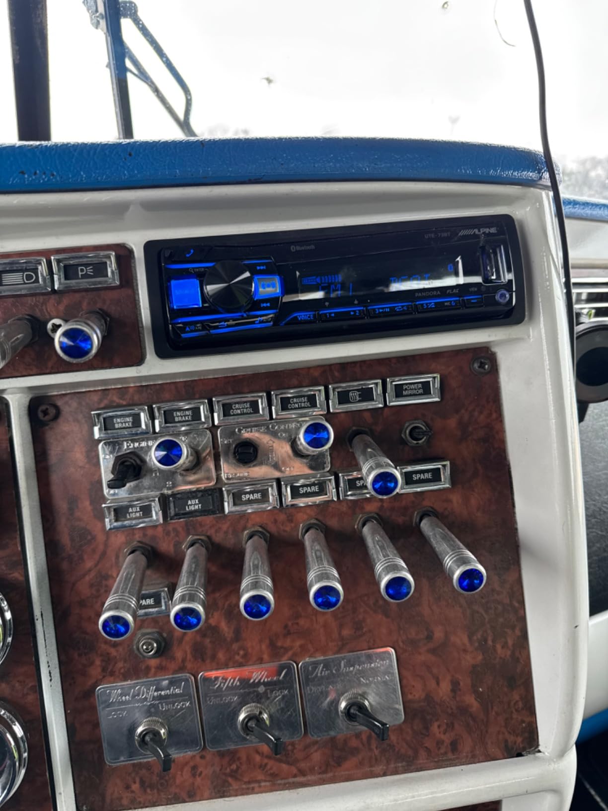 Alpine UTE-73BT Mech-Less Digital Media Receiver with Bluetooth® Wireless Technology customer photo 1