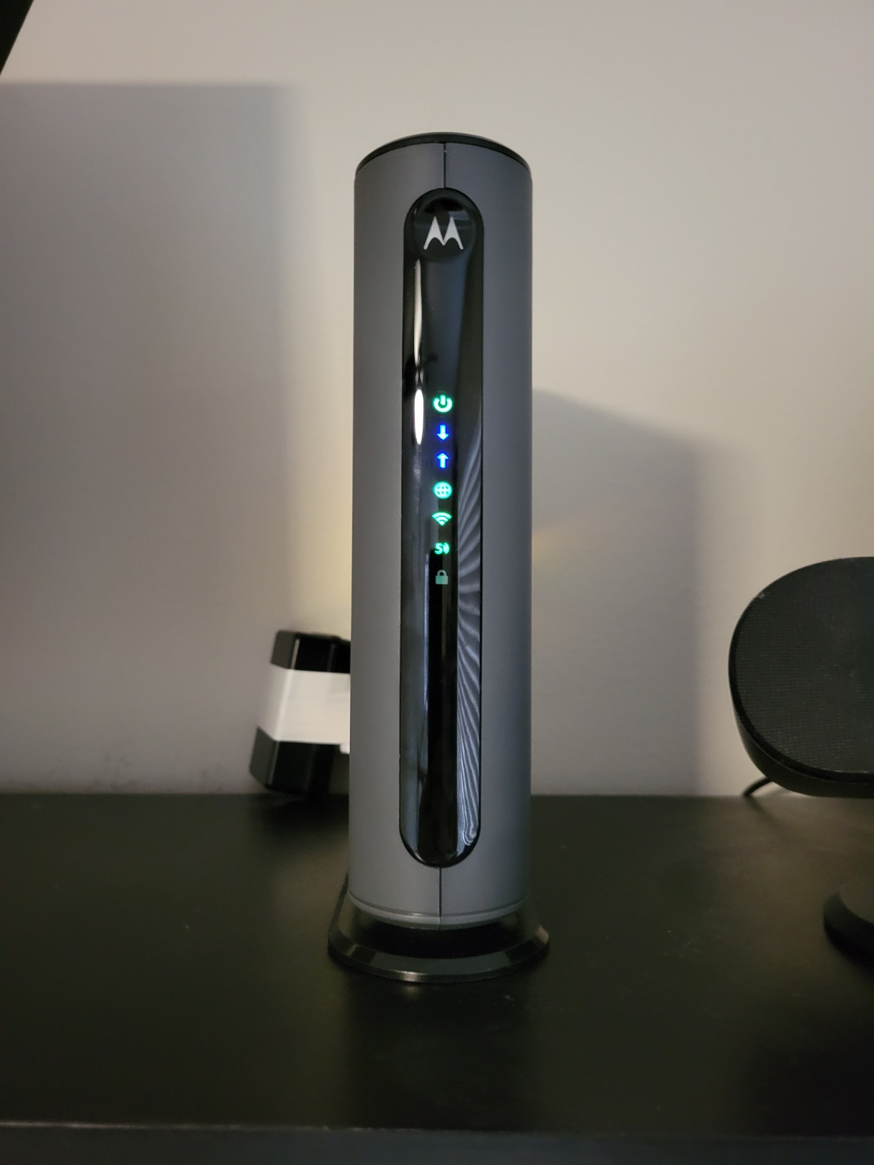 Motorola MG7700 Modem WiFi Router Combo with Power Boost | Approved by Comcast Xfinity, Cox and Spectrum | for Cable Plans Up to 800 Mbps | DOCSIS 3.0 + Gigabit Router customer photo 1