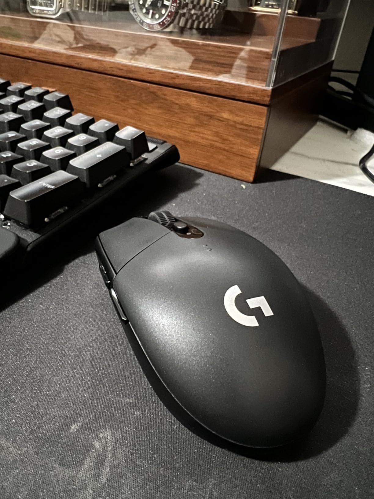 Logitech G305 Lightspeed Wireless Gaming Mouse - Black customer photo 2
