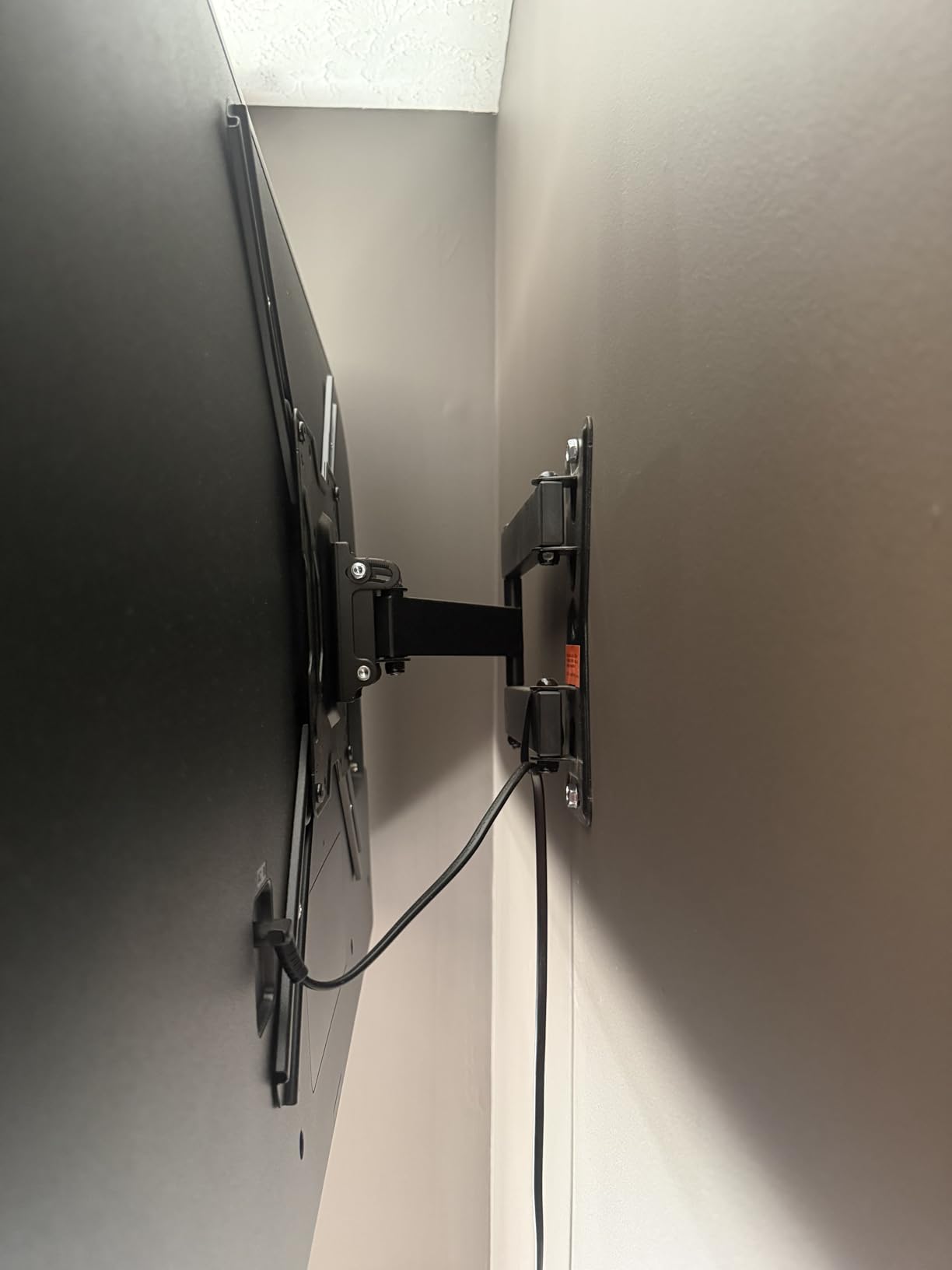 USX MOUNT UL Listed Full Motion TV Mount, Swivel Articulating Tilt TV Wall Mount for 26-65 Inch LED, 4K, Wall Mount Bracket with VESA 400x400mm Up to 77lbs, Perfect Center Design -XMM006-1 customer photo 2