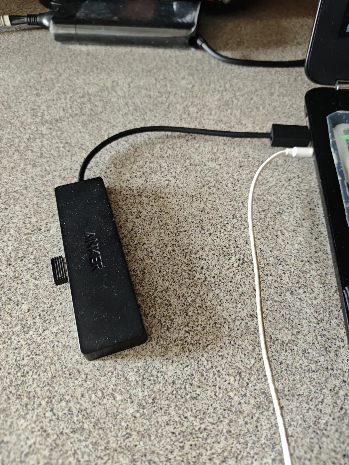 Anker USB Hub 4 Ports, Multiple USB 3.0 Hub, USB Splitter for Laptop, Extender for A Port Laptop, PC, Desktop and More [Charging Not Supported](2ft USB-A) | Multiport adapter with 5Gbps Data Transfer for USB-A Port Laptop, PC, Desktop and More (Charging Not Supported)(USB-A, 2ft) customer photo 1