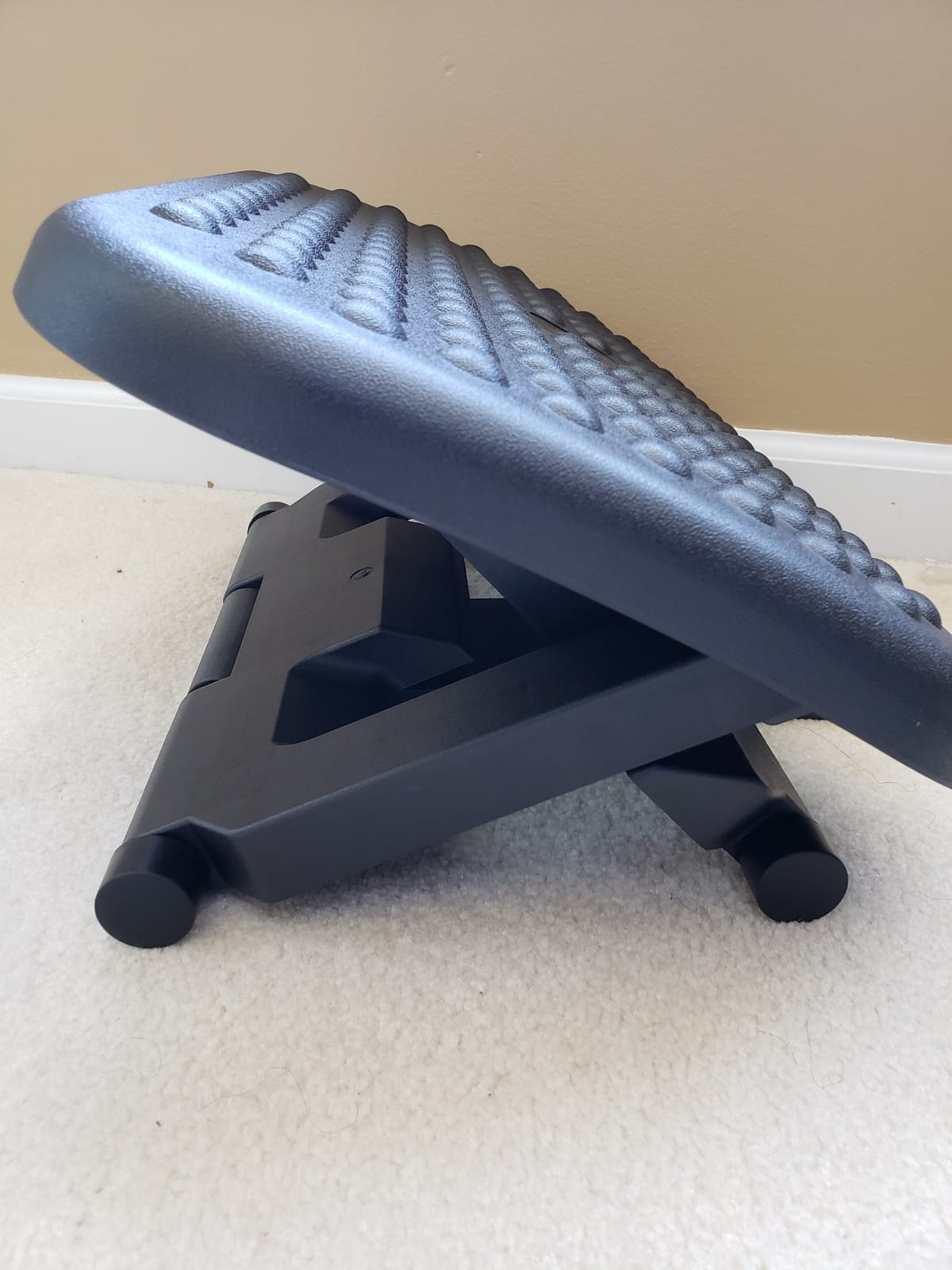 HUANUO Adjustable Foot Rest for Under Desk with Massage Surface and Tilt customer photo 2