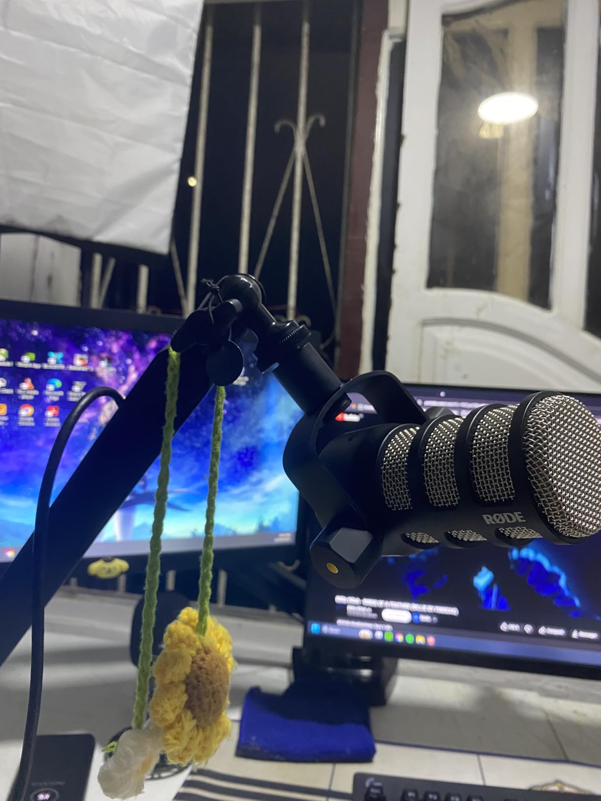 RØDE PodMic Cardioid Dynamic Broadcast Microphone, XLR customer photo 1