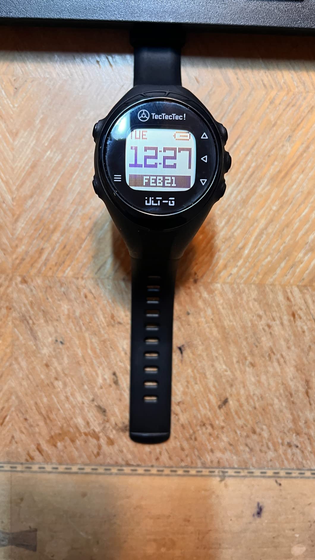 TecTecTec ULT-G Golf GPS Watch – Simple & Easy Distance Watch, No App Required on Course, Front/Back/Middle Distances, 38,000+ Courses Preloaded, Lightweight & Water-Resistant – Black customer photo 1