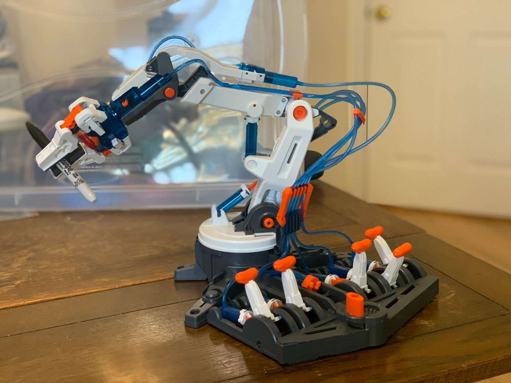 TEACH TECH Hydrobot Arm STEM Hydraulic Building Toy for Kids Ages 12+ customer photo 1