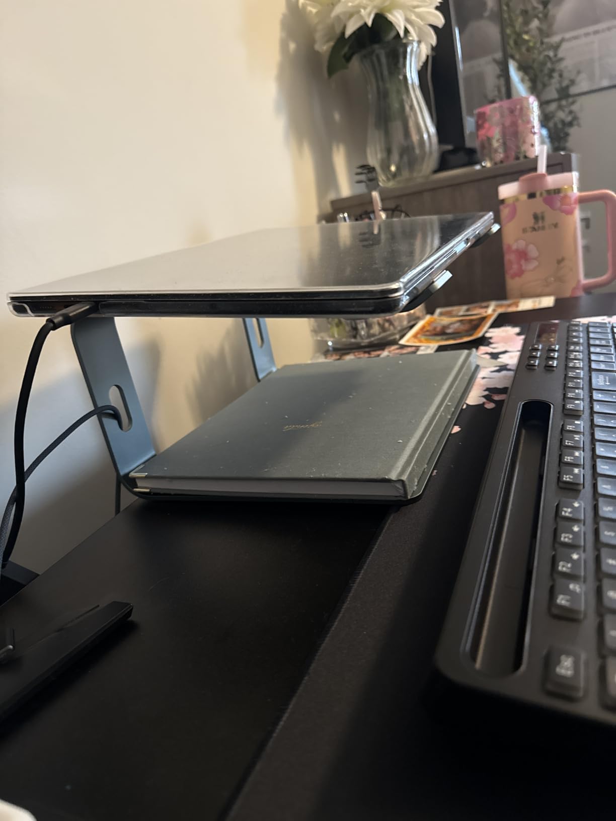 Nulaxy Full Aluminum Laptop Stand, Stable Support to 22 lbs, Open Cooling customer photo 1