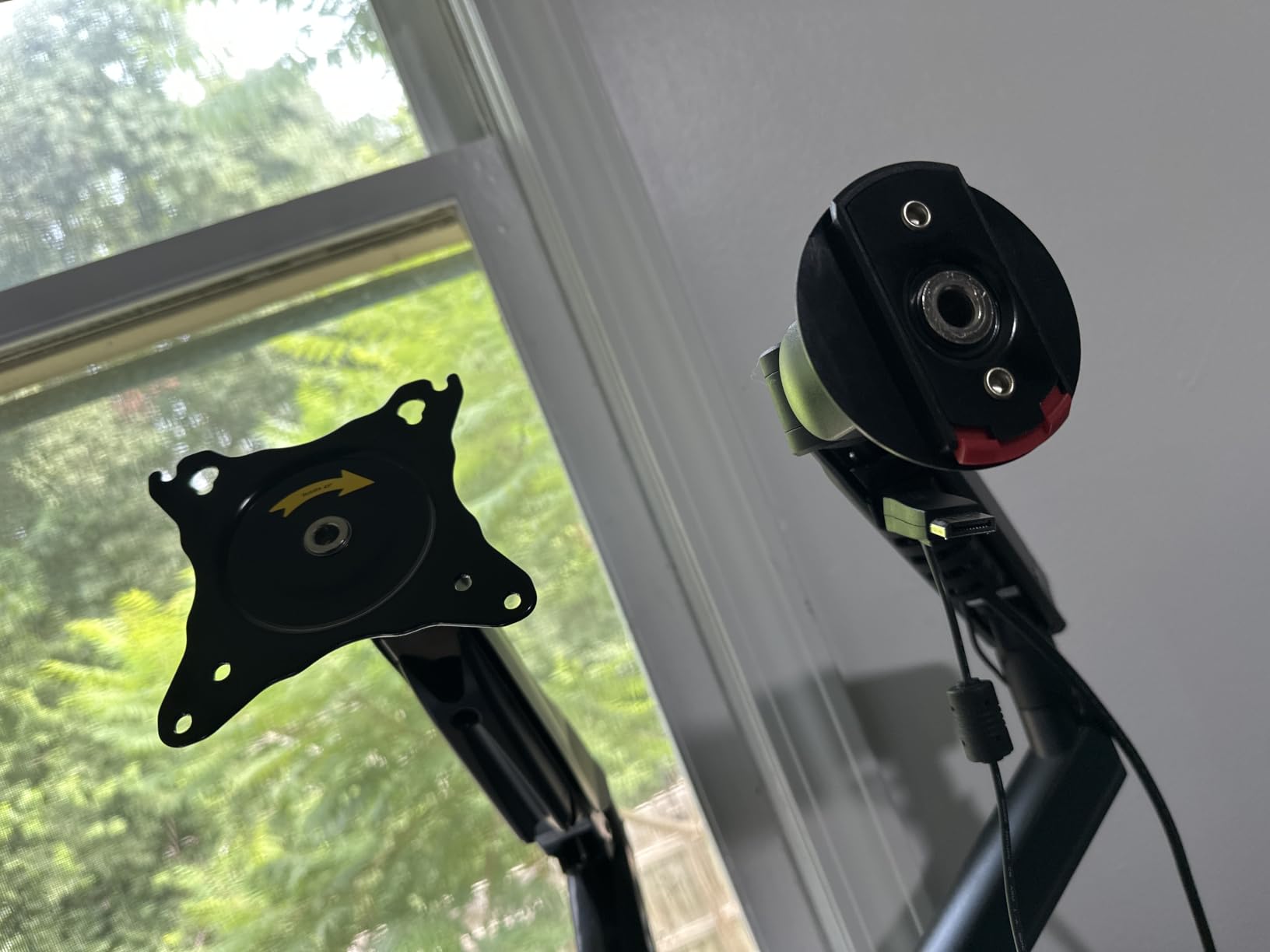 HUANUO FlowLift™ Single Monitor Mount, 13 to 32 Inch Monitor Arm, Adjustable Monitor Stand, Vesa Mount with Clamp and Grommet Base - Fits 4.4 to 19.8lbs LCD Computer Monitors customer photo 1