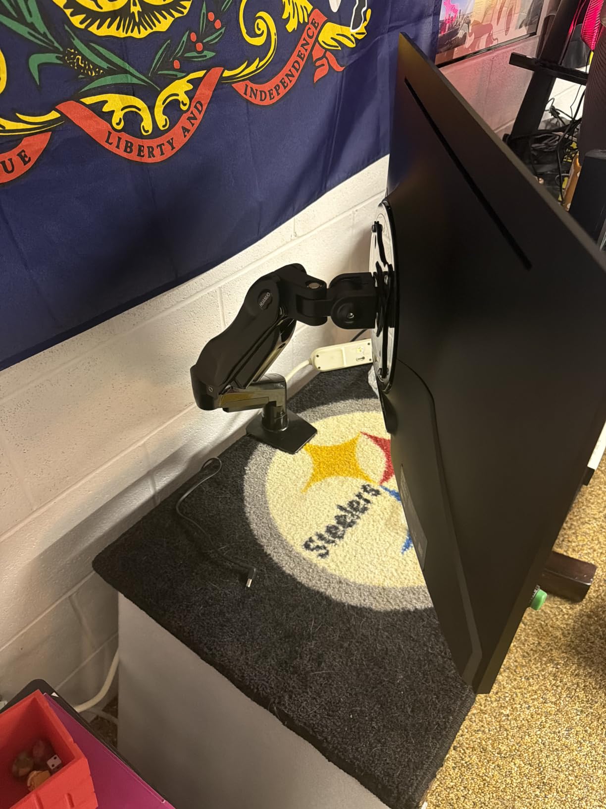 HUANUO FlowLift™ Single Monitor Mount, 13 to 32 Inch Monitor Arm, Adjustable Monitor Stand, Vesa Mount with Clamp and Grommet Base - Fits 4.4 to 19.8lbs LCD Computer Monitors customer photo 2