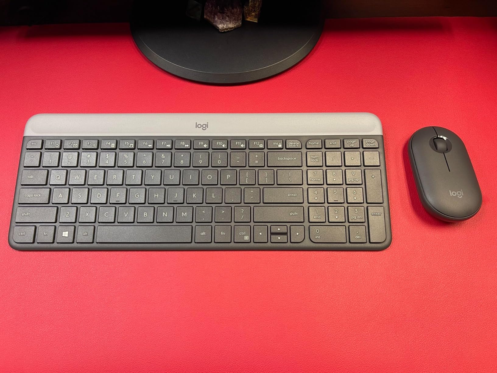 Logitech MK470 Slim Wireless Combo Compact Keyboard and Mouse - Graphite customer photo 1