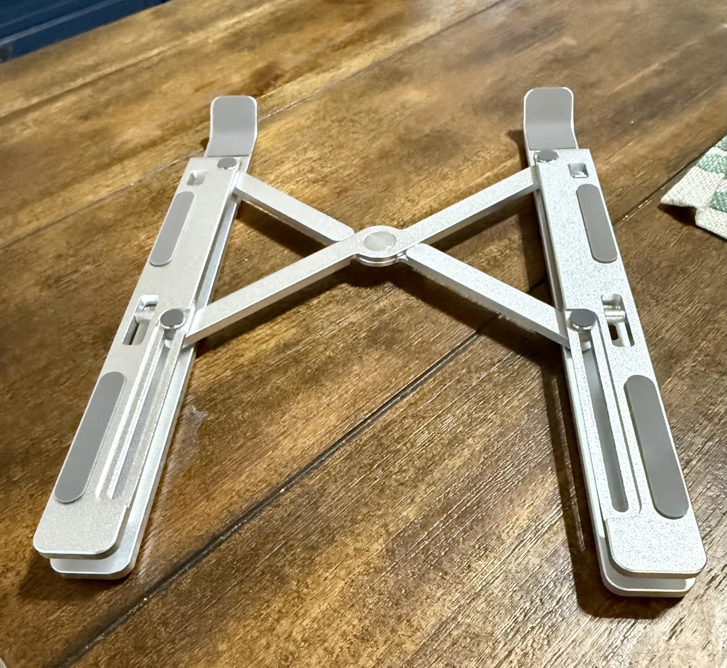 ivoler Laptop Stand, Laptop Holder Riser Computer Tablet Stand,Silver customer photo 1