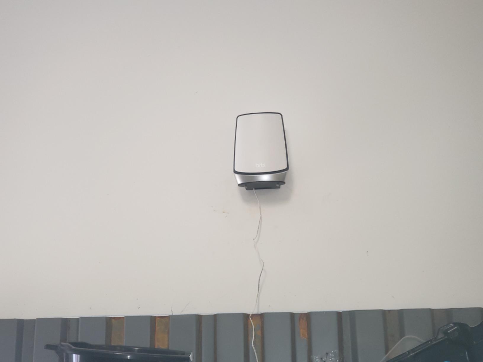 NETGEAR Orbi Whole Home Tri-Band WiFi 6 Mesh Network System (RBK852) – Router with 1 Satellite Extender -Security Features - Coverage Up to 5,000 sq. ft., 100 Devices - AX6000 (Up to 6Gbps) customer photo 1