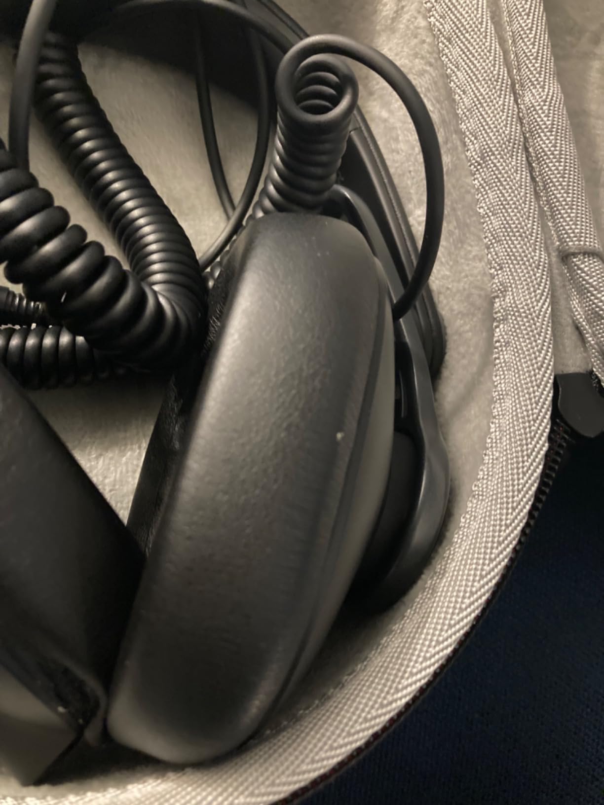 AKG Pro Audio K371 Wired Over-Ear, Closed-Back, Foldable Professional Recording Studio Headphones, Studio Monitor Mixing, Podcast, DJ Stereo Headsets, Black customer photo 2
