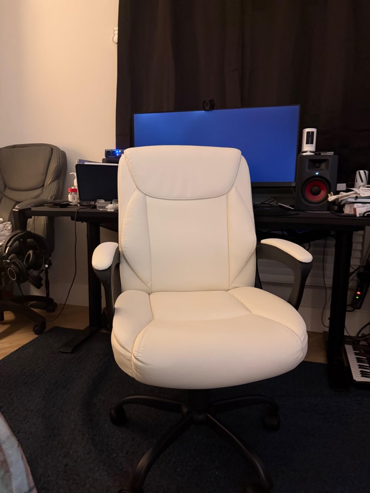 Amazon Basics Classic Puresoft PU Padded Mid-Back Office Desk Chair with Armrest, Easy Assembly, Sturdy Metal Base, Wheels, 275lb Support, 26