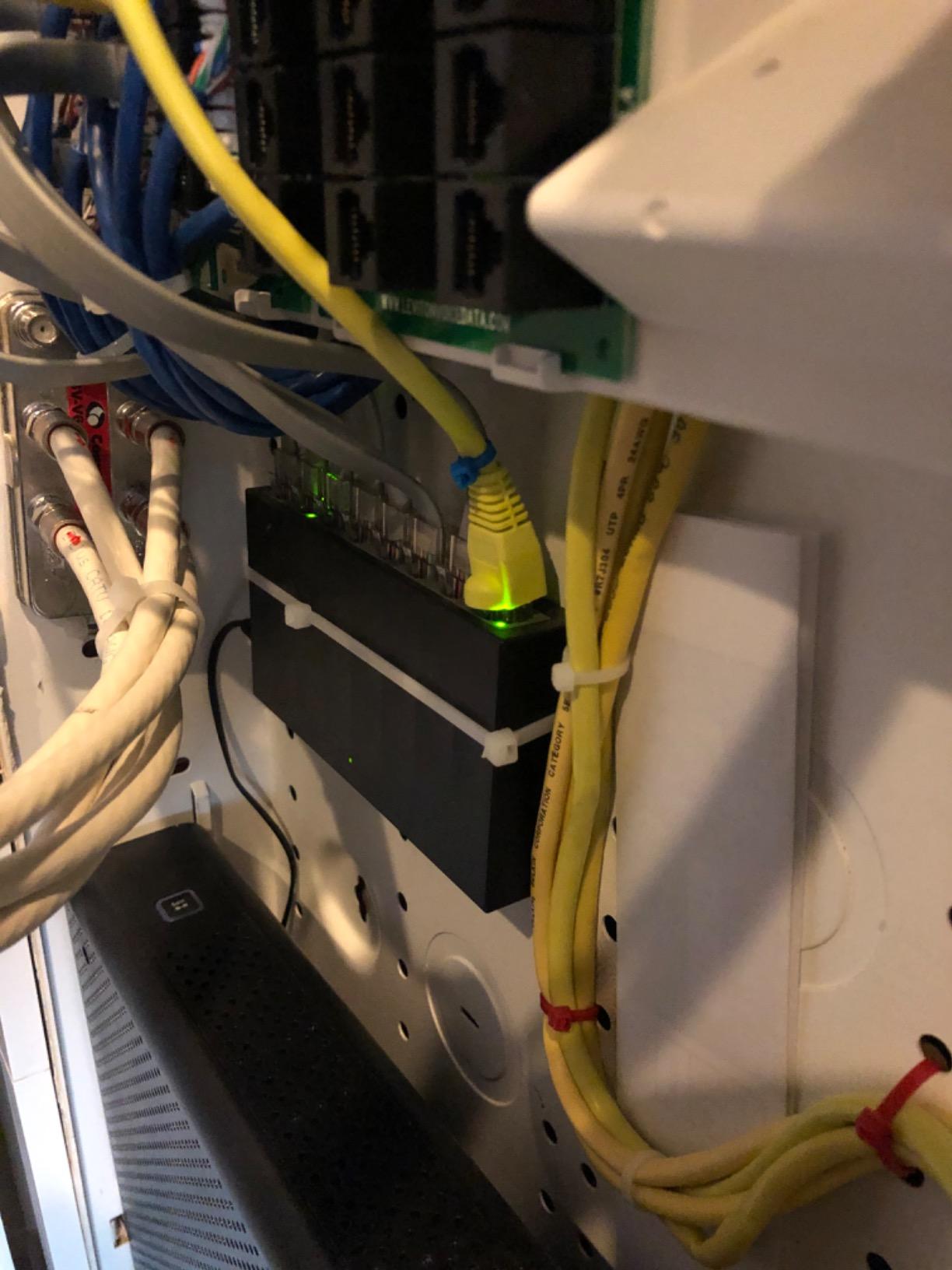 TP-Link LS1008G, Litewave 8 Port Gigabit Unmanaged Switch customer photo 1