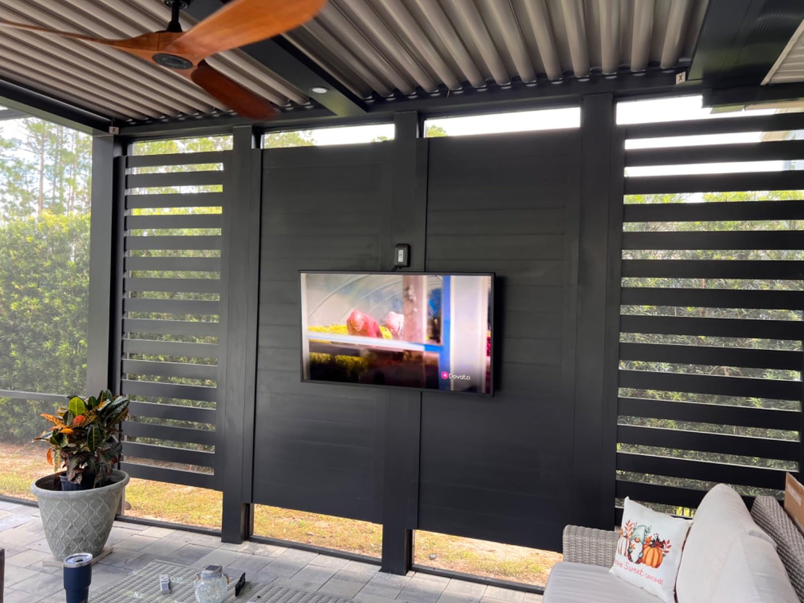 SAMSUNG 65-inch Class QLED 4K The Terrace Partial Sun Outdoor, Direct Full Array 16x, Quantum HDR 32x, Weatherproof, Wide Viewing Angle Smart TV w/ Alexa Built-in (QN65LST7TAFXZA, Latest Model) customer photo 2