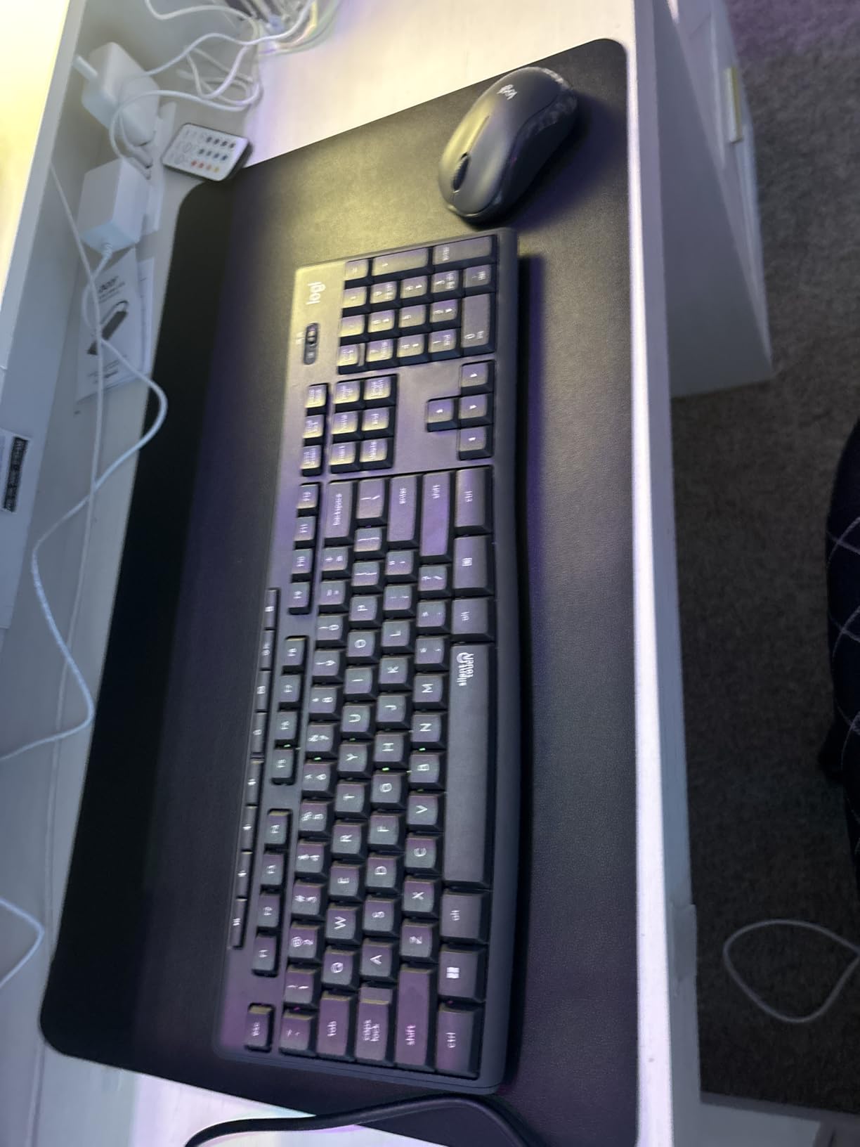 Logitech MK295 Full Size Silent Wireless Keyboard Mouse Combo - Graphite customer photo 1