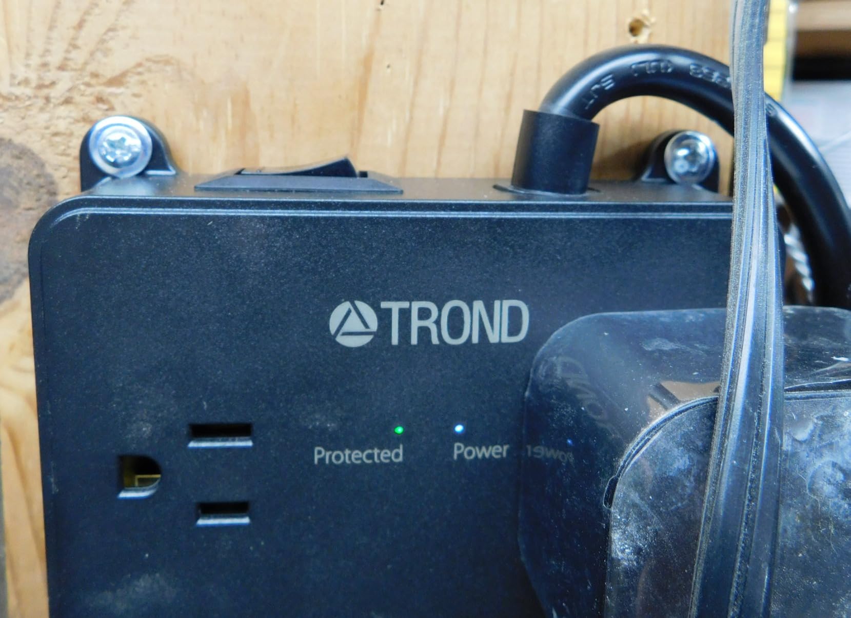 TROND Surge Protector Power Strip 5ft Cord, 4000J, 4 USB, ETL Listed, Black customer photo 2