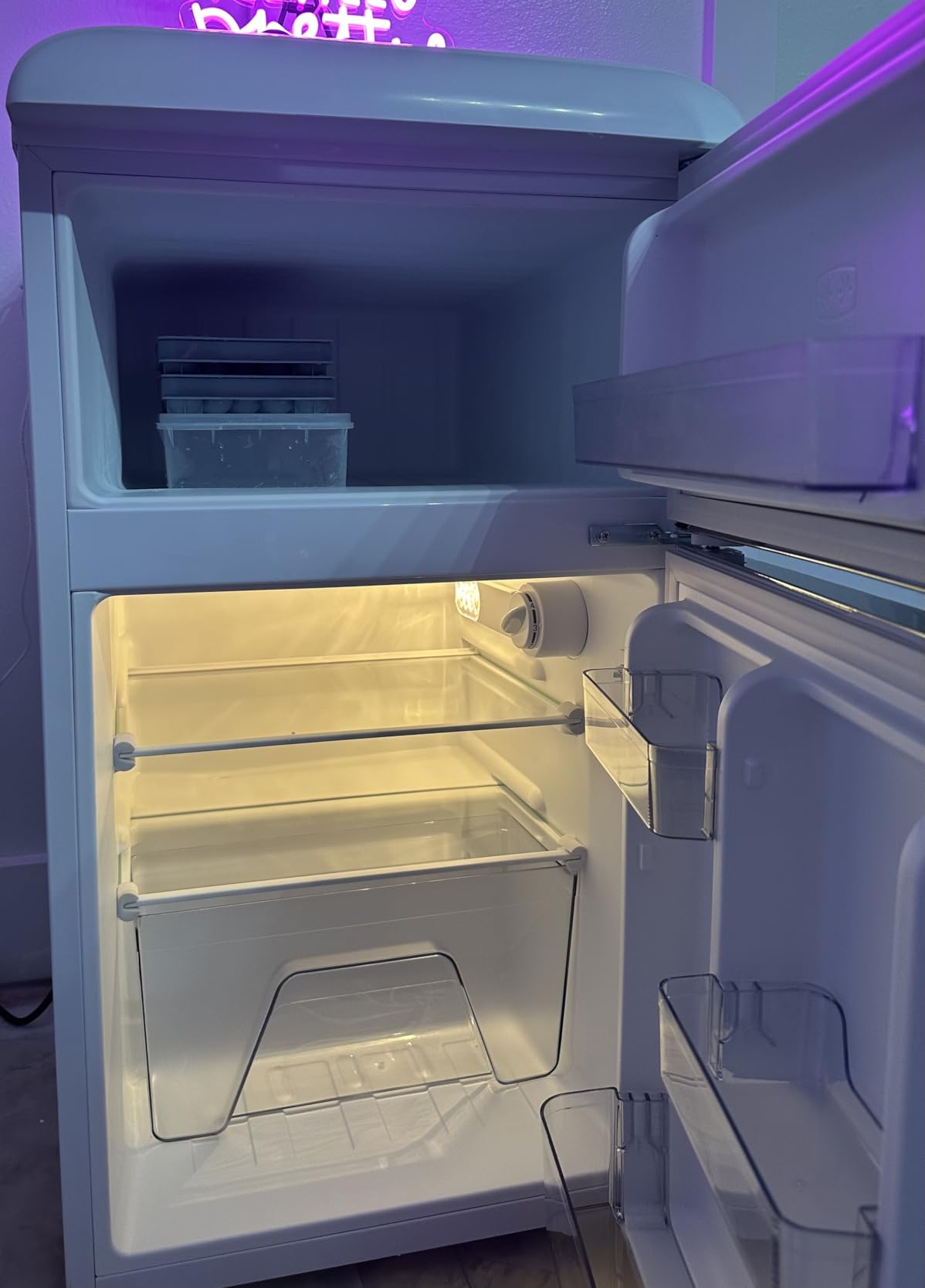 Galanz GLR31TWEER Retro Compact Refrigerator, Mini Fridge with Dual Doors, Adjustable Mechanical Thermostat with Freezer, White, 3.1 Cu FT customer photo 1