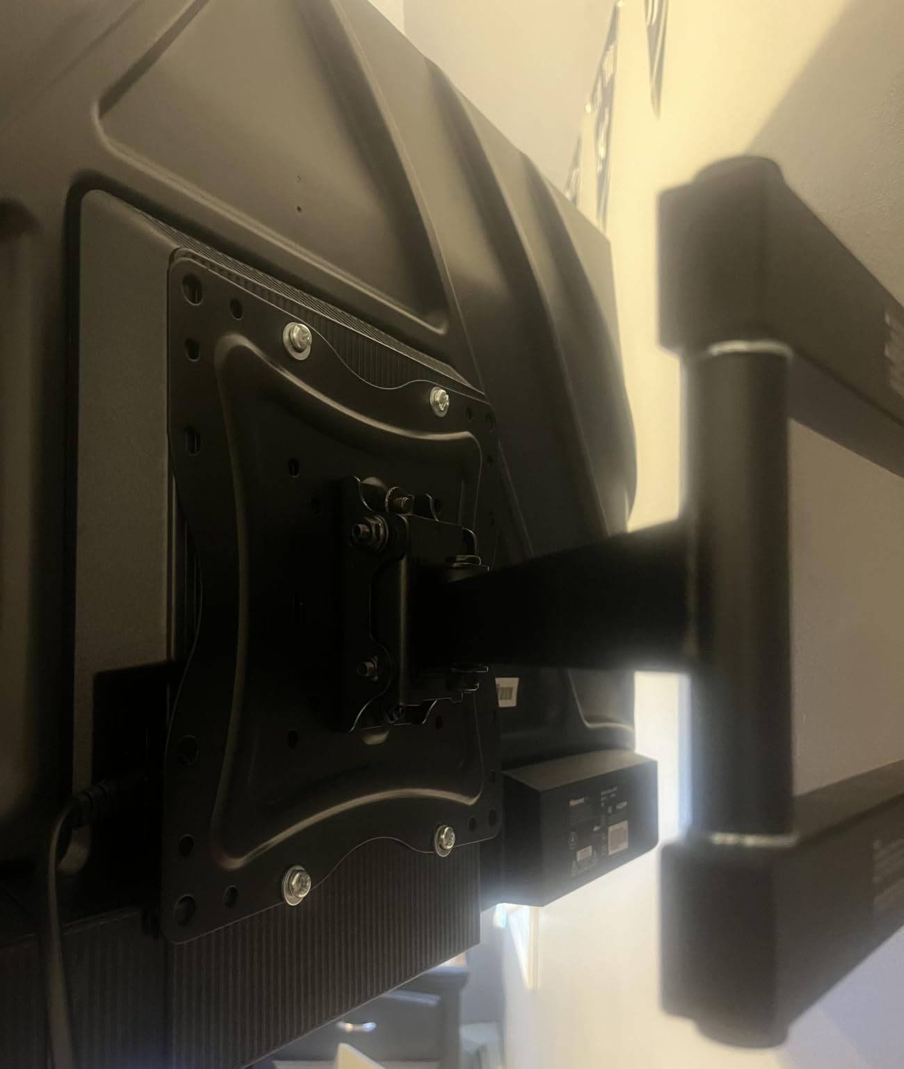 Pipishell Full Motion TV Wall Mount for 26–65 inch TVs up to 80 lbs customer photo 2