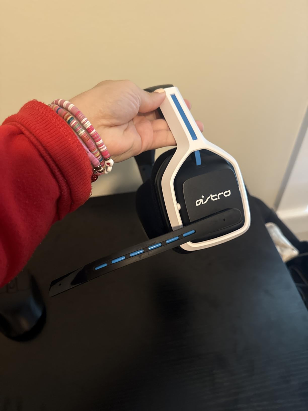 ASTRO Gaming Logitech G A20 Gen 2 Wireless Headset PlayStation - White/Blue customer photo 1