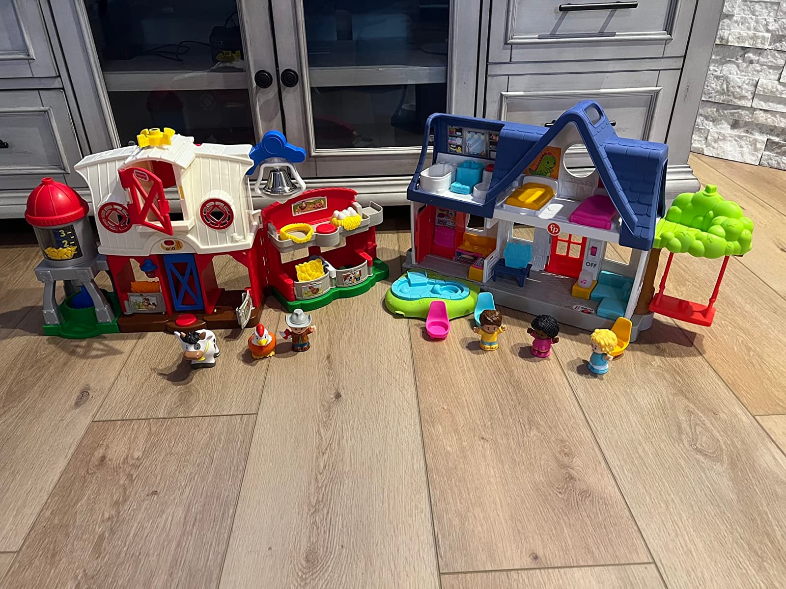Fisher-Price Little People Friends Together Play House customer photo 1