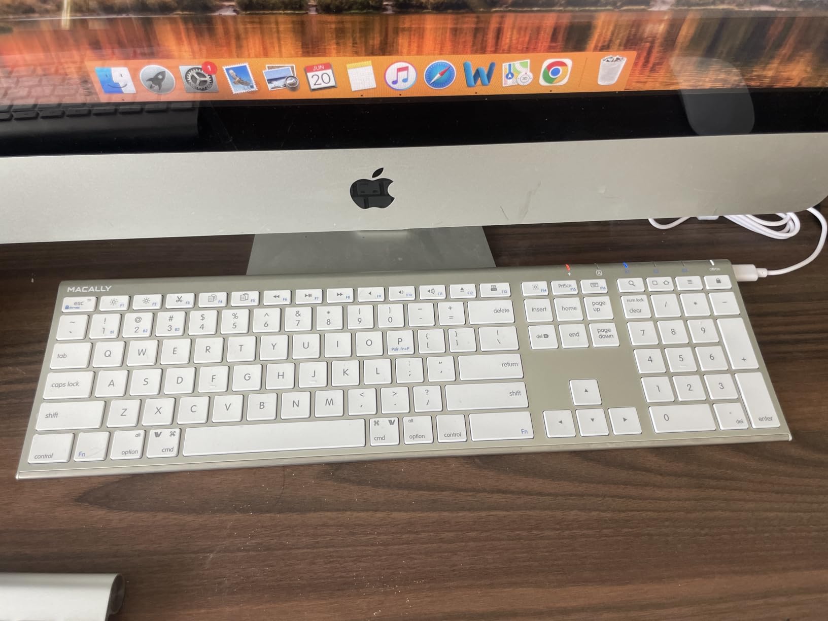 Macally Wireless Bluetooth Keyboard for Mac - Compatible Apple Keyboard or MacBook Pro/Air, iMac - Multi-Device, Up to 3 Devices with 110 Keys, 20 Shortcuts, Numeric Keypad, and Rechargeable customer photo 1
