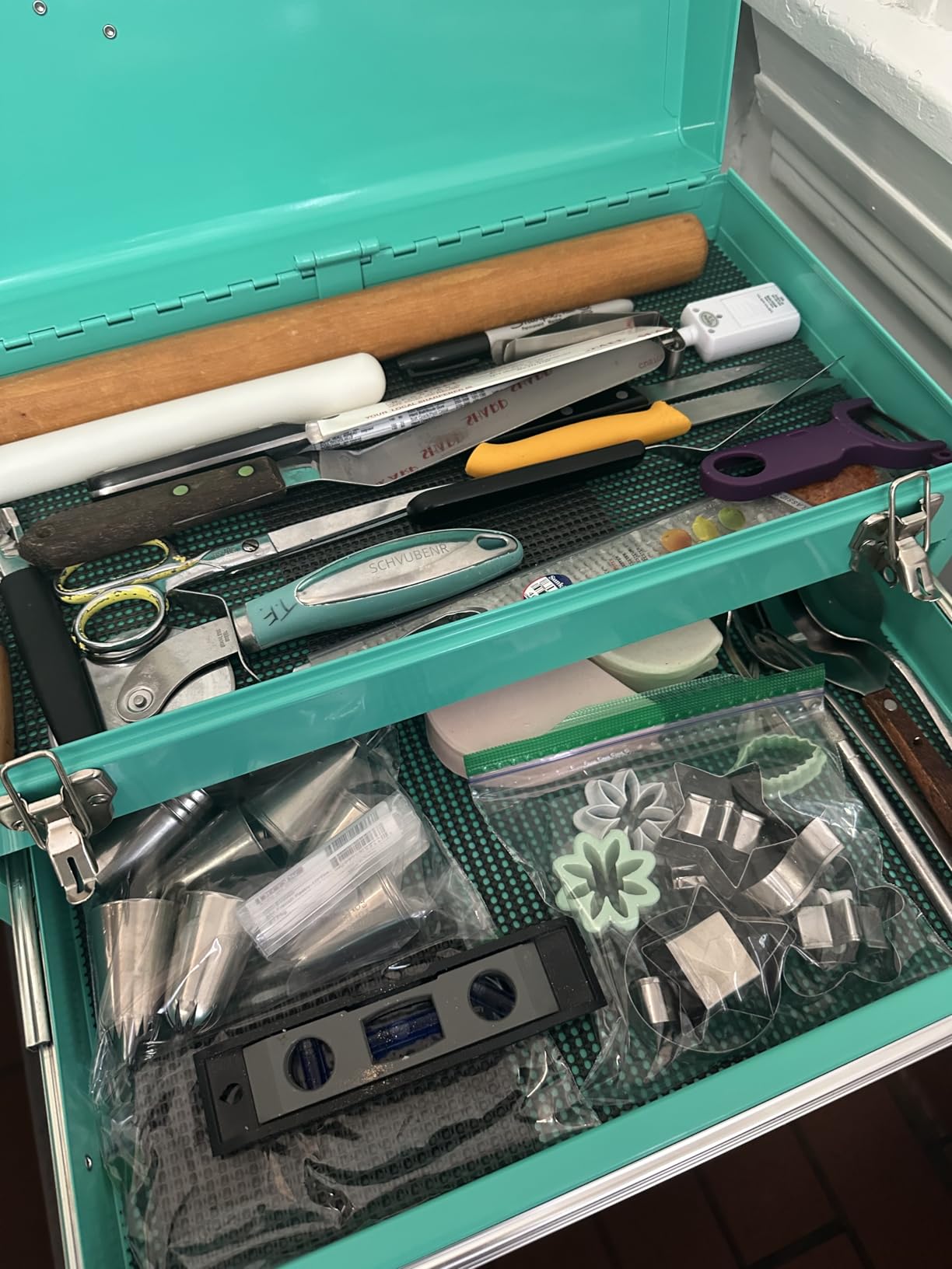 Amazon Basics Metal Tool Box with Drawers, Storage and Organization Tool Chest, Powder Coat Finish, 18.1 x 8.7 x 9.5 in, Turquoise customer photo 1