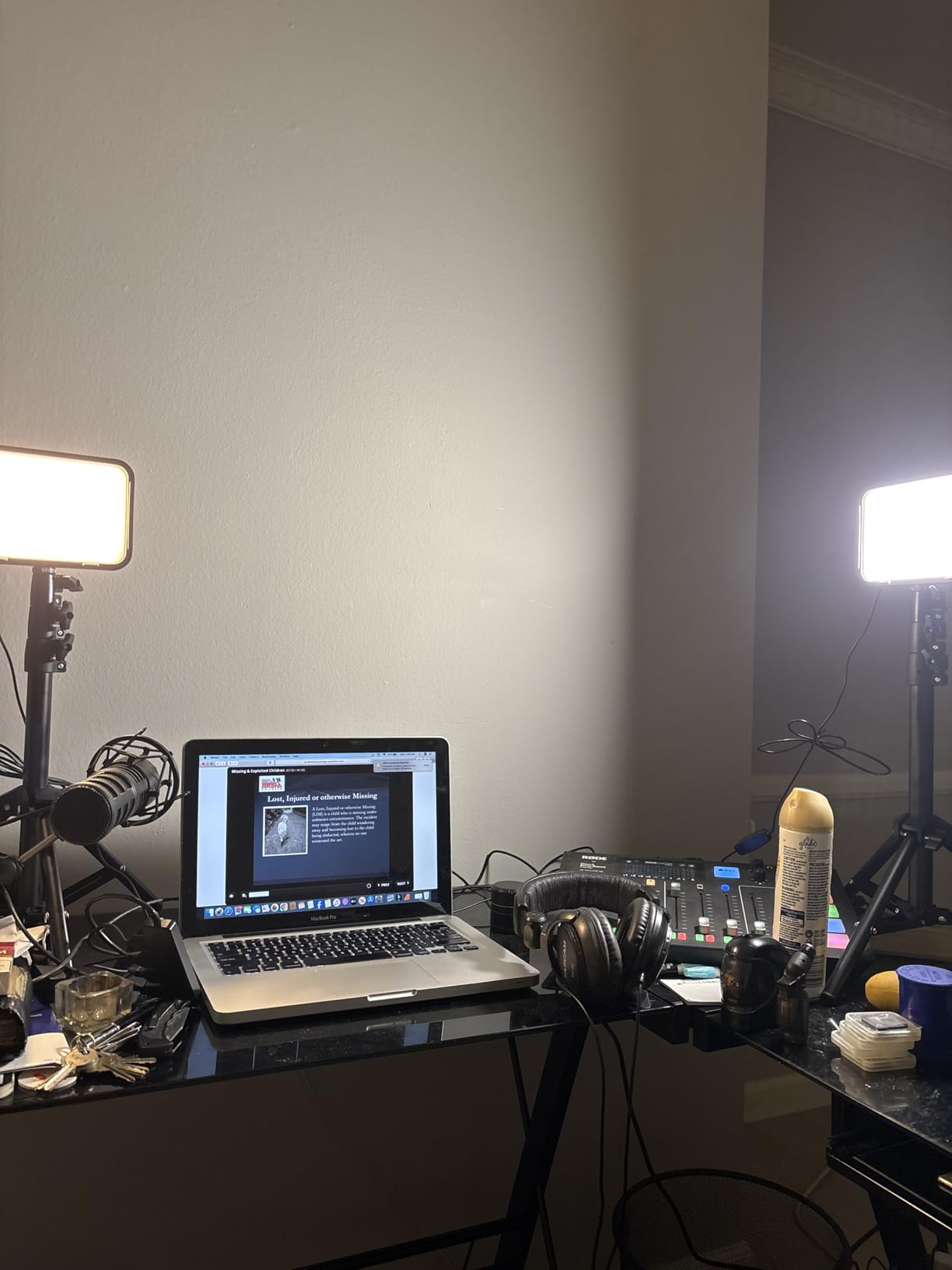 UBeesize LED Video Light Kit, 2Pcs Dimmable Continuous Portable Photography Lighting with Adjustable Tripod Stand & 5 Color Filters for Tabletop/Low-Angle Shooting, for Zoom, Game Streaming, YouTube customer photo 2
