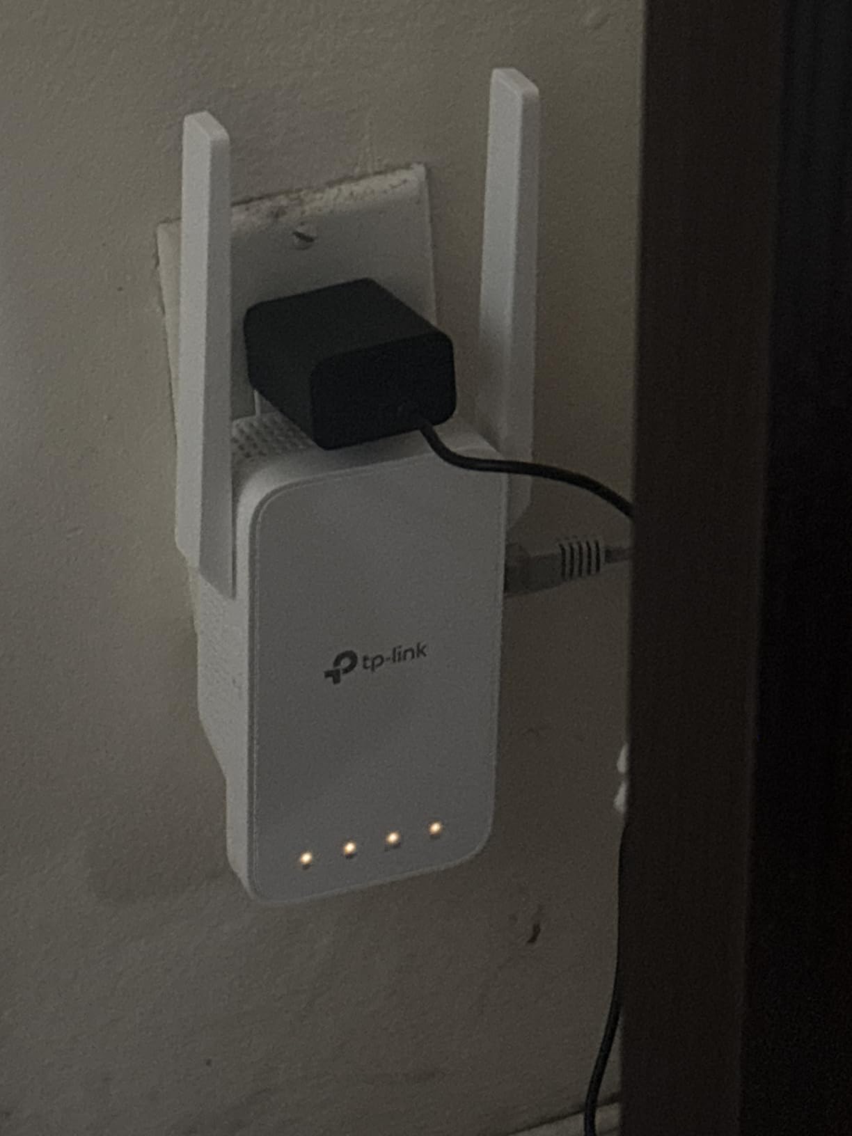 TP-Link AC1200 WiFi Extender - 1.2Gbps Home Signal Booster, Dual Band 5GHz/2.4GHz, Up to 1600 Sq.ft and 32 Devices, EasyMesh Compatible, One Ethernet Port (RE315) customer photo 2