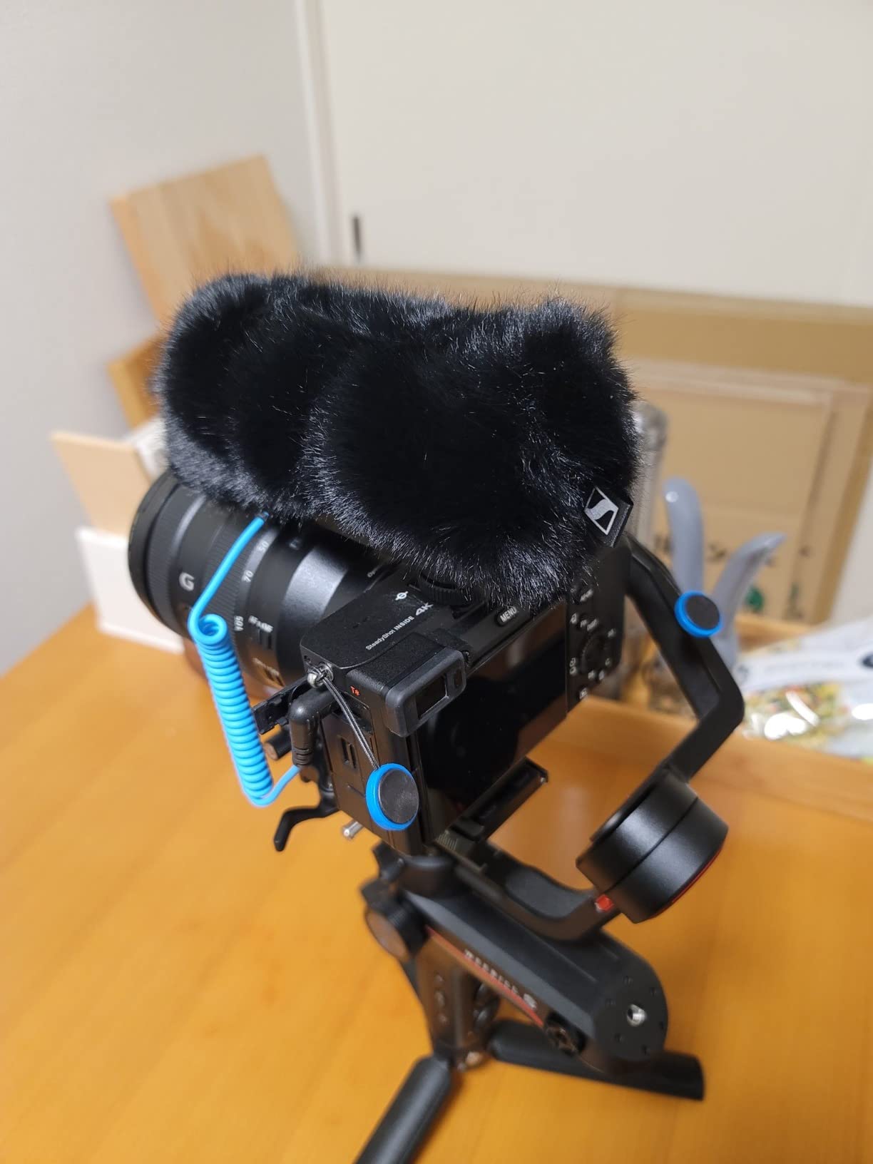 SENNHEISER Professional MKE 400 Directional On-Camera Shotgun Microphone with 3.5mm TRS and TRRS Connectors for DSLR, Mirrorless & Mobile , Connects with Auxiliary customer photo 1