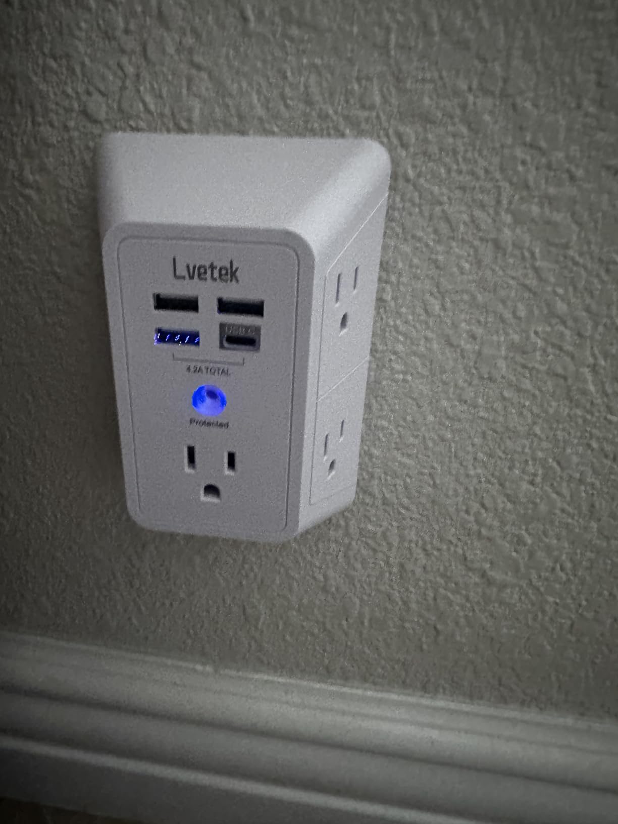 5 Outlet Extender Multi Plug Wall Outlets with 4 USB Charging Ports (1 USB C Outlet), 3 Sided 1680J Surge Protector Power Strip USB Wall Charger for Home, Office, Travel, ETL Listed, White customer photo 1