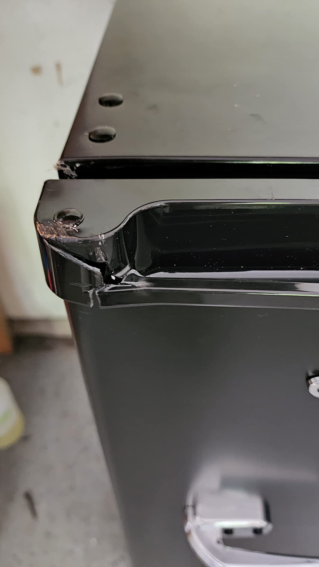 Frigidaire EFR494-BLACK Retro Compact Mini Fridge with Freezer Compartment, Chrome Handles, 4.4 Cu Ft, Built-in Water Dispenser, Black customer photo 1