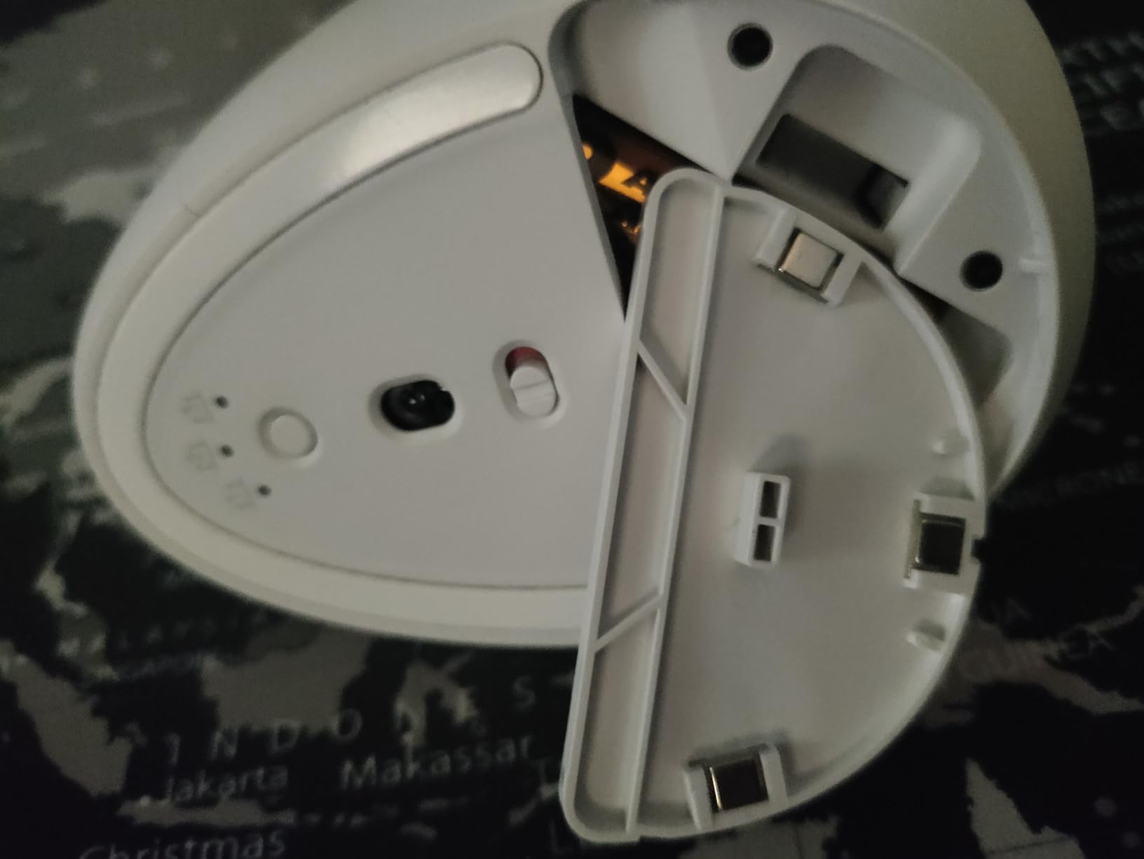 Logitech Lift Vertical Ergonomic Wireless Mouse - Graphite customer photo 2