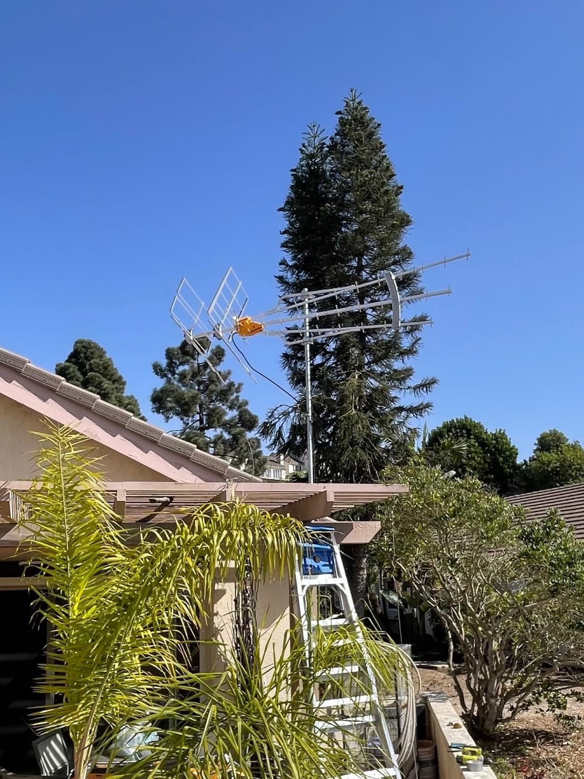 Televes DAT BOSS Mix LR 149884 HDTV Antenna – Long Range High VHF/UHF Reception with Built-in TForce Amplifier, FM & LTE/4G/5G Filtering, Up to 100 mi Range, Power Supply Included - Made in Spain customer photo 2
