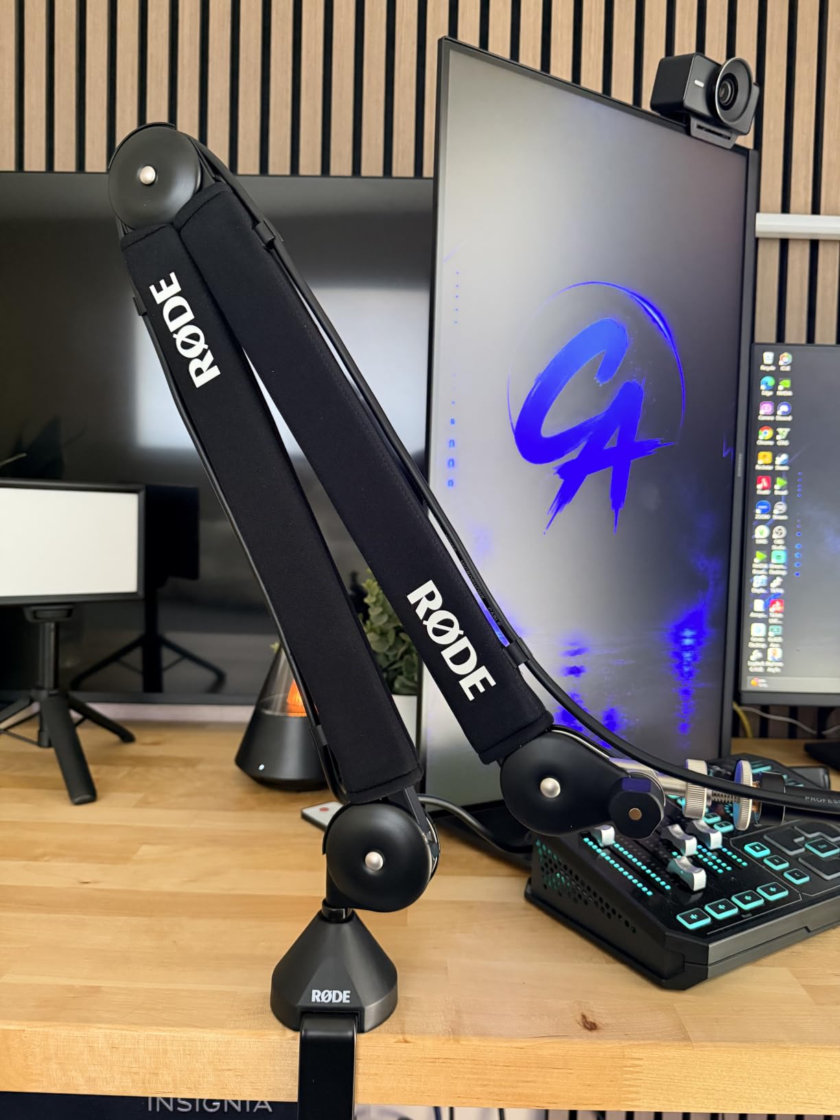 RØDE PSA1+ Professional Studio Arm with Spring Damping and Cable Management, Black customer photo 2