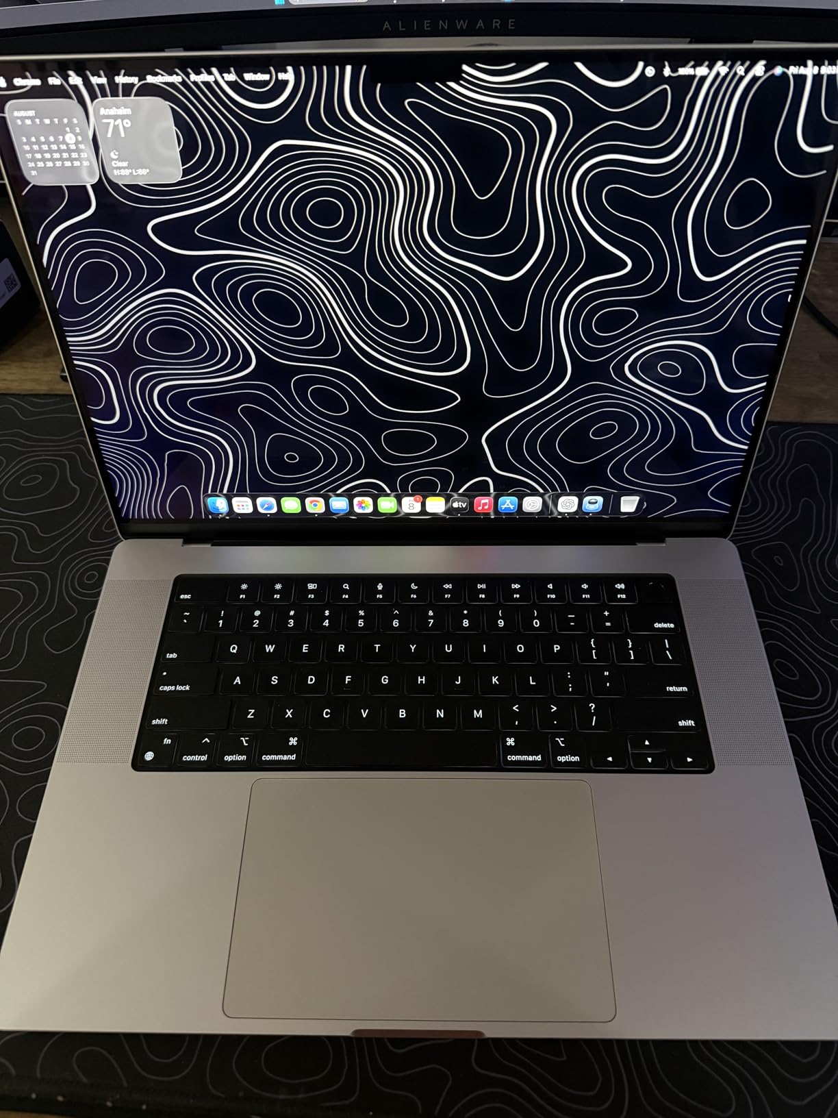2021 Apple MacBook Pro (16-inch, M1 Pro chip with 10‑core CPU and 16‑core GPU, 16GB RAM, 1TB SSD) - Silver customer photo 1