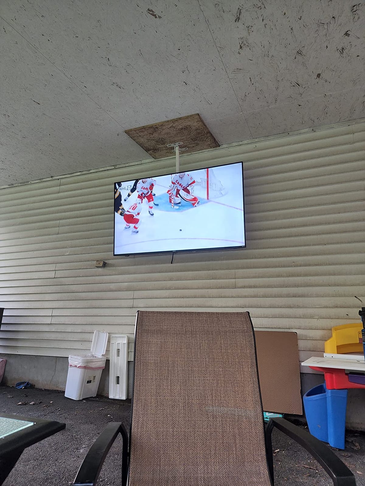 ONKRON Ceiling TV Mount 32-80 Inch, 150 lbs, VESA 100x100-600x400, White customer photo 1