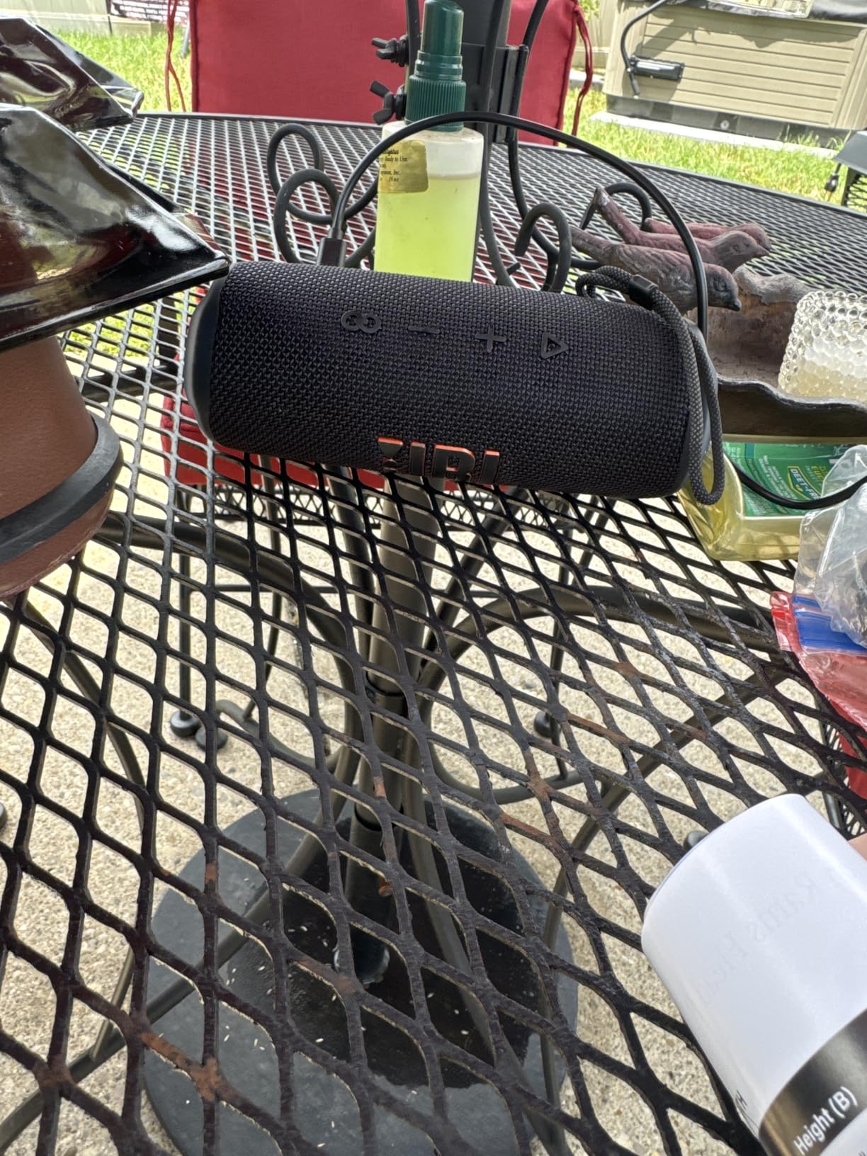 JBL Flip 6 - Portable Waterproof Speaker - Camo customer photo 2