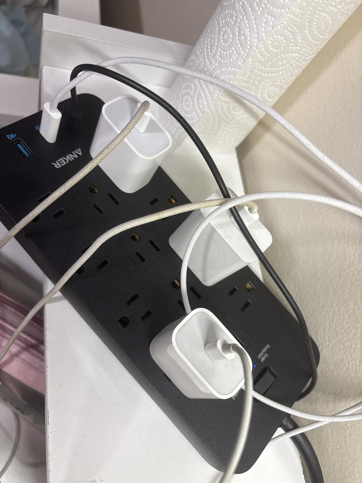 Anker Power Strip with 2100J Surge Protector, Outlet Extender, 20W, 12 AC | 5ft Extension Cord with Multiple Outlets, 1 USB C, 2 USB A, Home Office, Dorm Room Essentials, TUV Listed customer photo 1